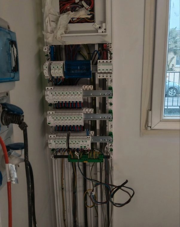 Tableau électrique complet refait par BR ELEC, câblage soigné